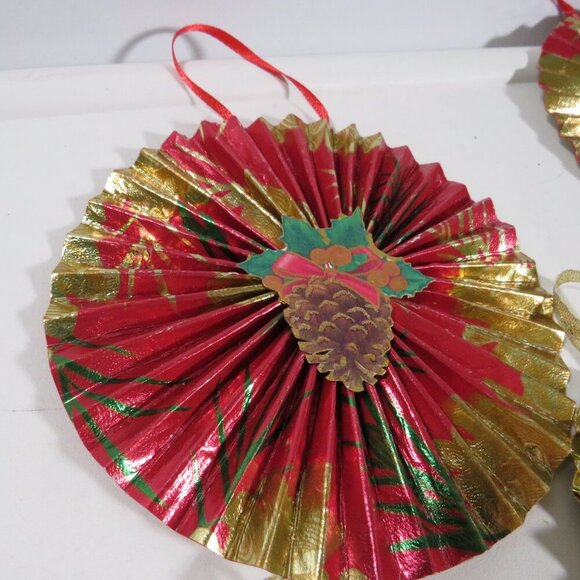 Victorian Christmas 3-D Rosettes large (20) collection - Picture 9 of 16